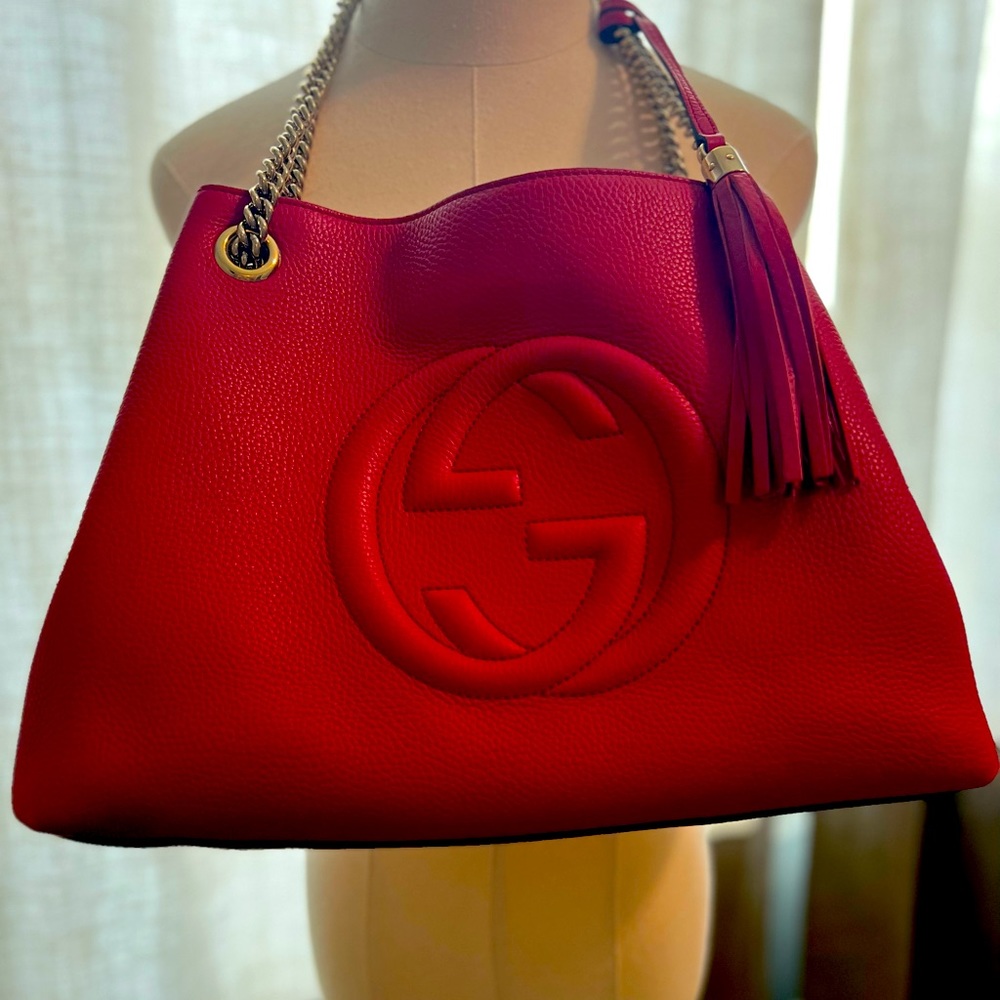 Gucci Crimson Shoulder Bag with Gold Chain